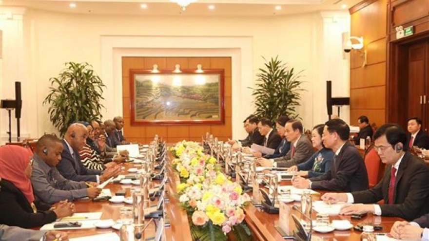 Vietnamese, Tanzanian parties enhance cooperation